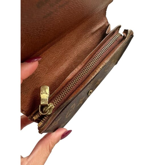 LOUIS VUITTON Porte Monnaie Tresor Monogram Wallet - Picture 9 of 11